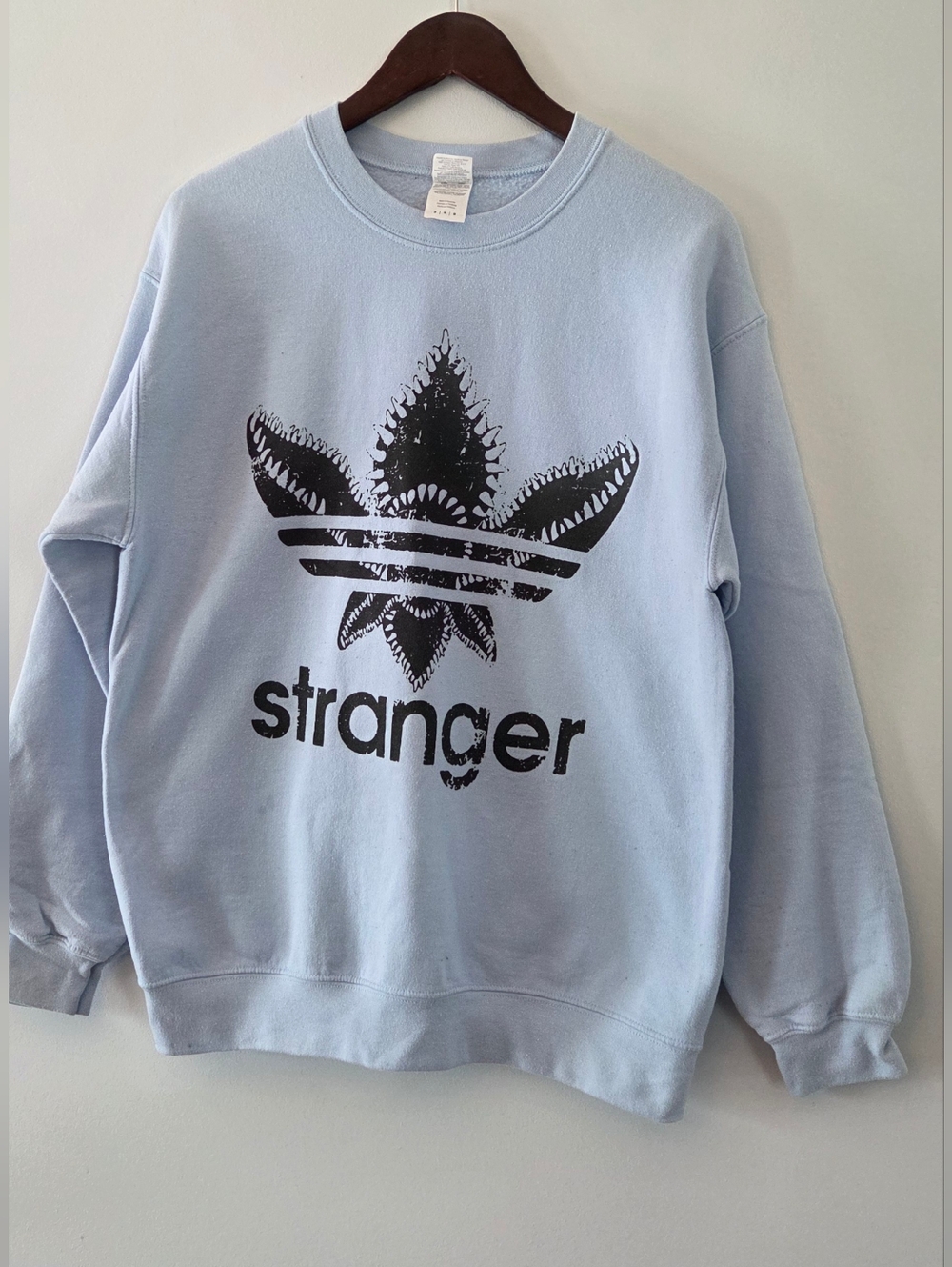 Gildan Stranger Things Demogorgon x Adidas Casual Size M Crewneck